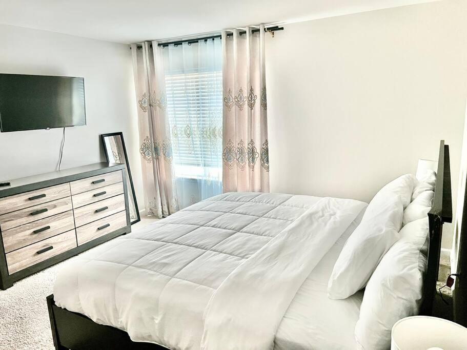 Casa de férias Spacious 4-bedroom House,6beds With Office Space *