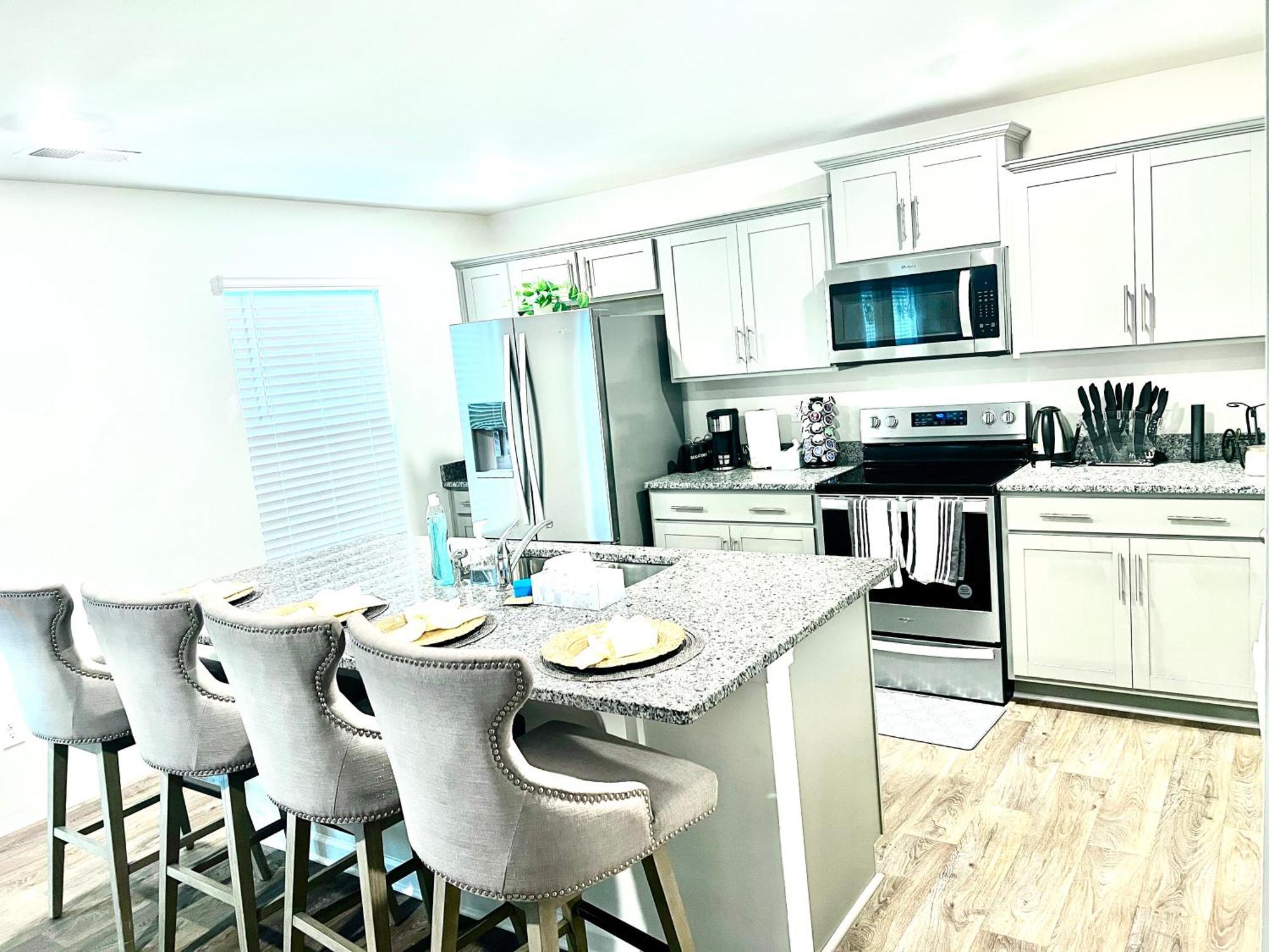 Casa de férias Spacious 4-bedroom House,6beds With Office Space *